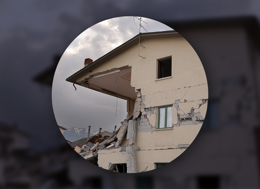 Rozbořený dům ilustrující pojistnou událost