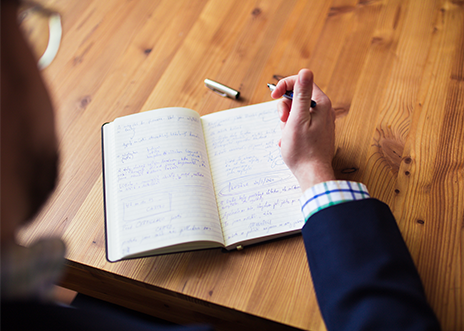 JUDr. Dominik Fojtů při práci - ilustrace pracovního prostředí